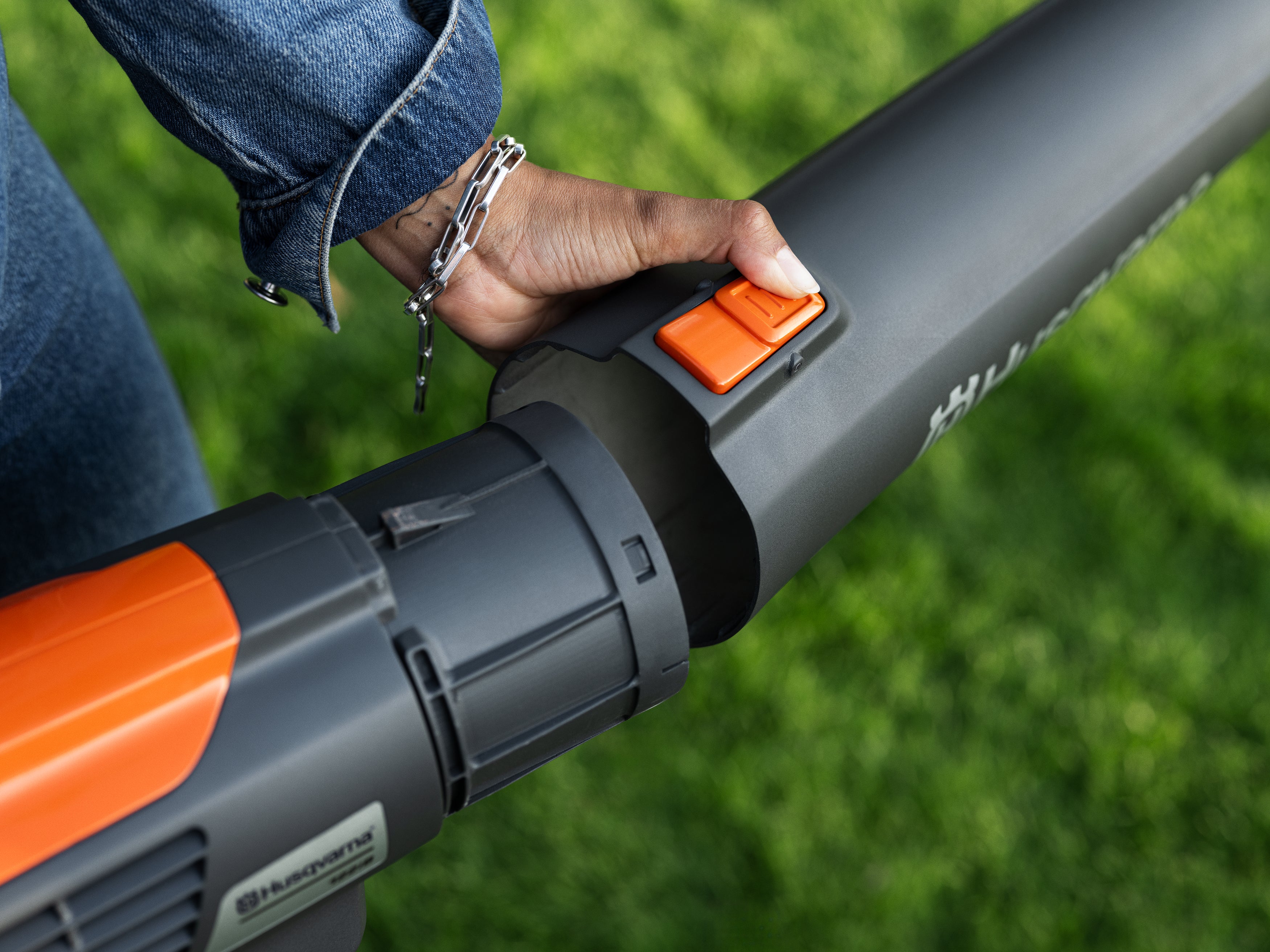 Akku-Laubbläser 122iB