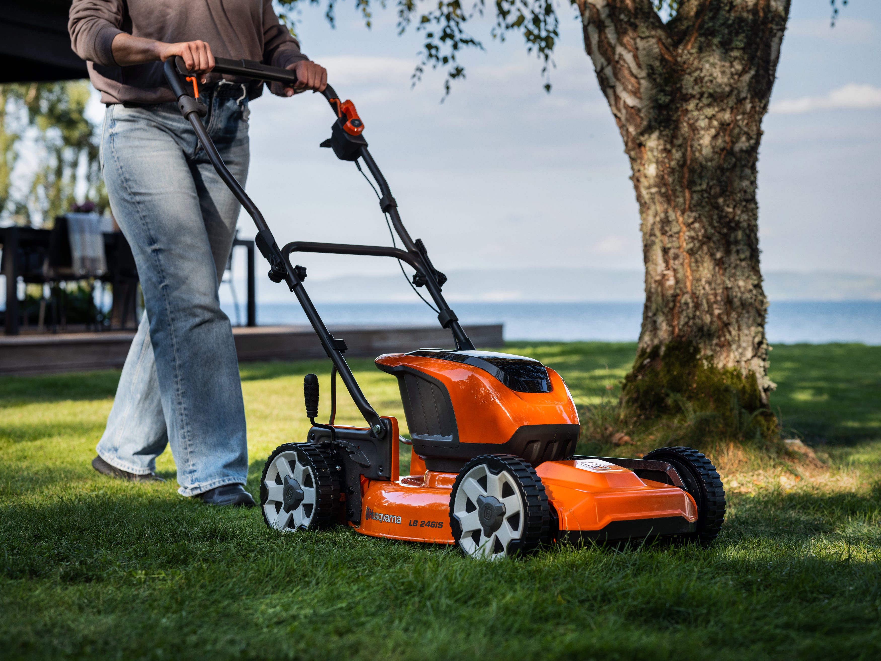 Akku-Rasenmäher LB 246iS