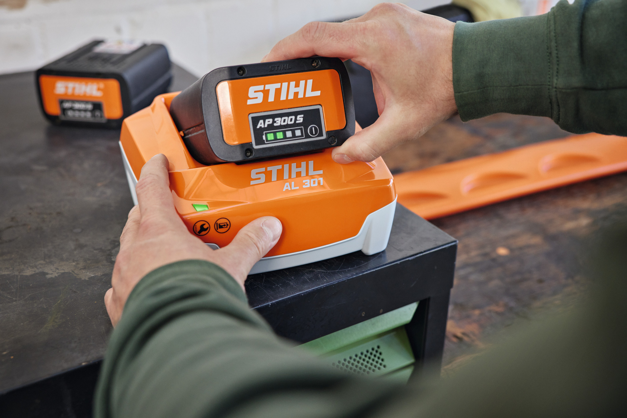 STIHL Schnellladegerät AL 301 (300W/230V)