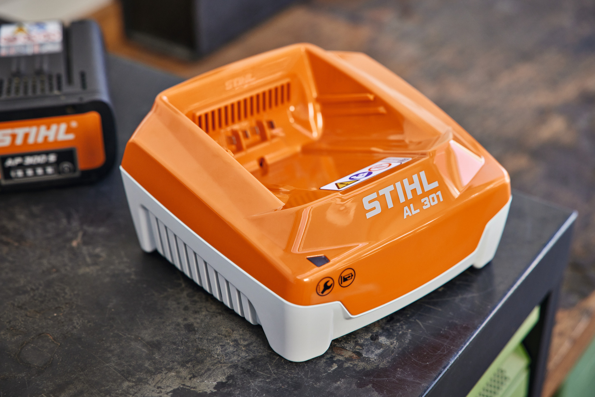 STIHL Schnellladegerät AL 301 (300W/230V)