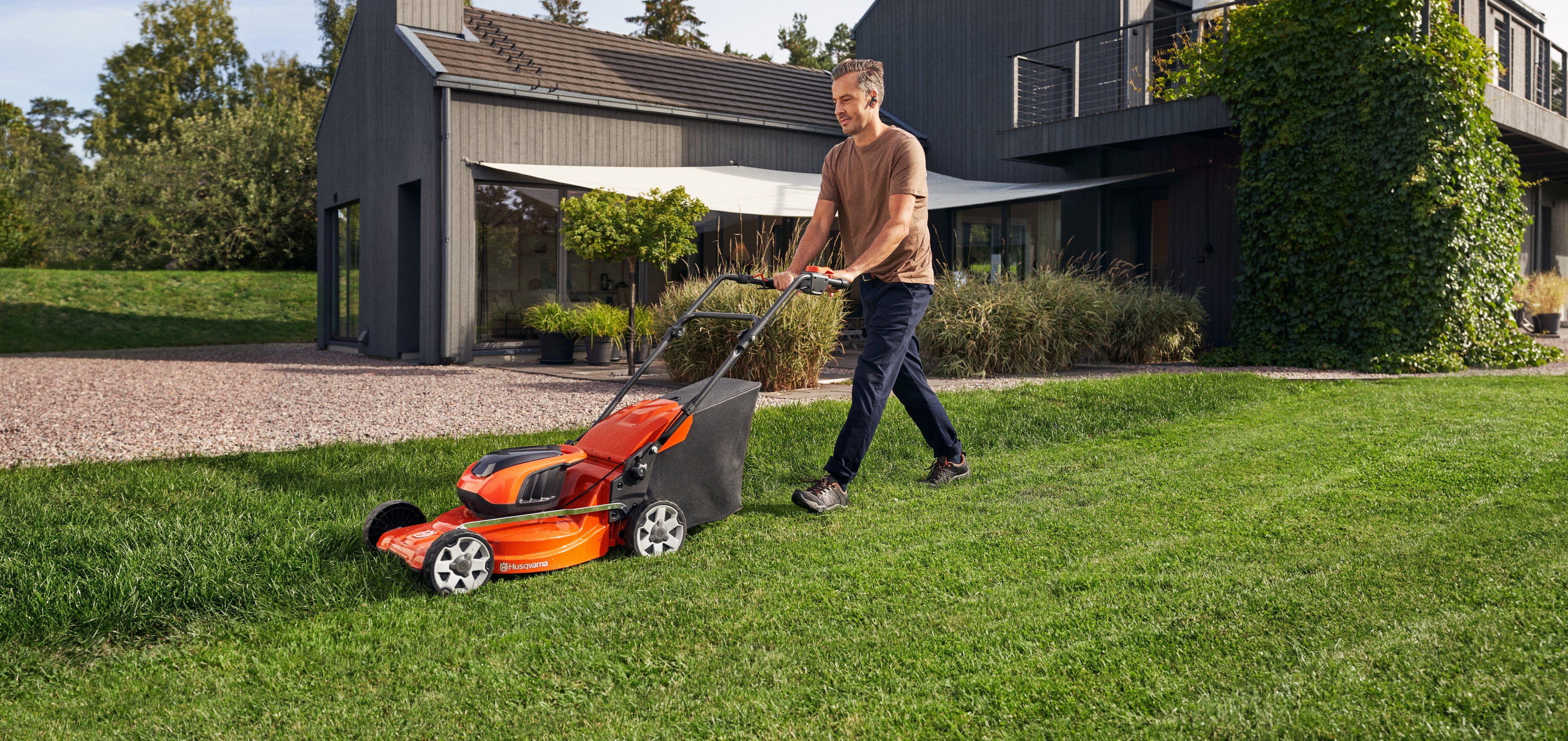 Akku-Rasenmäher LC 142iS