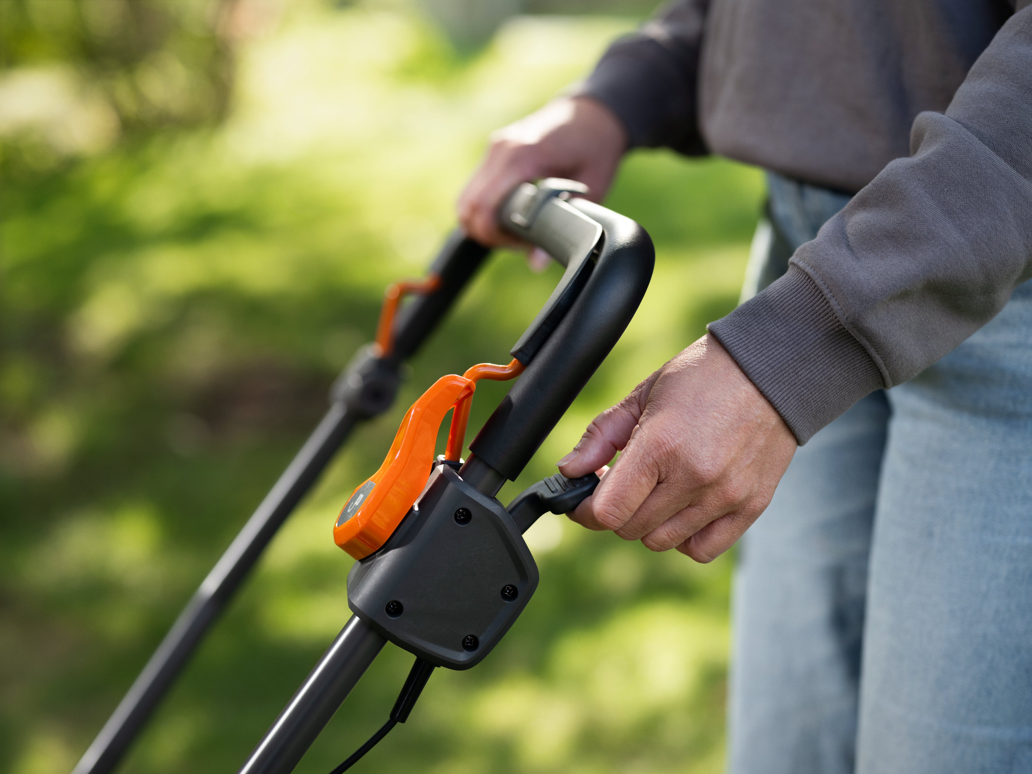 Akku-Rasenmäher LB 246iS